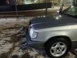 Mercedes-Benz E 220 1993 годаүшін1 300 000 тг. в Жезказган – фото 4