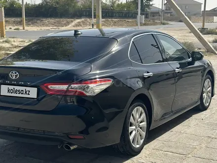 Toyota Camry 2020 года за 14 300 000 тг. в Жанаозен – фото 4