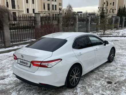 Toyota Camry 2022 года за 17 200 000 тг. в Алматы – фото 19