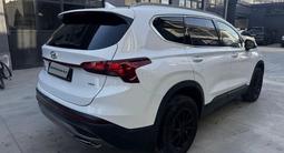 Hyundai Santa Fe 2022 года за 16 000 000 тг. в Уральск – фото 2