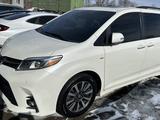 Toyota Sienna 2018 года за 19 000 000 тг. в Алматы
