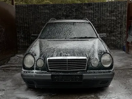 Mercedes-Benz E 240 1997 года за 2 900 000 тг. в Алматы – фото 2