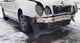 Mercedes-Benz E 230 1996 года за 1 900 000 тг. в Усть-Каменогорск – фото 5