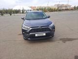 Toyota RAV4 2021 года за 17 700 000 тг. в Уральск – фото 4