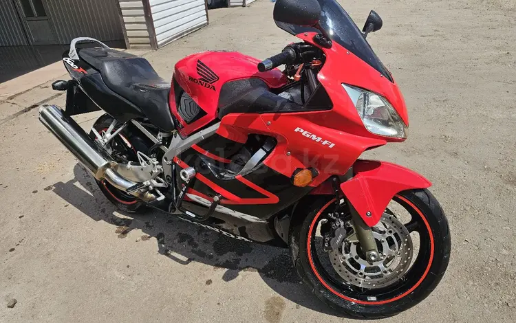 Honda  CBR 600F 2006 года за 2 800 000 тг. в Астана