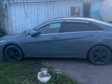 Hyundai Elantra 2023 года за 8 700 000 тг. в Алматы – фото 2
