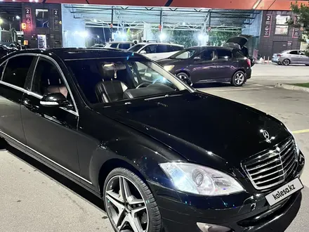 Mercedes-Benz S 550 2006 года за 5 700 000 тг. в Алматы – фото 2