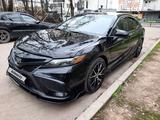 Toyota Camry 2021 года за 13 400 000 тг. в Алматы – фото 3