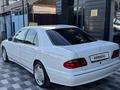 Mercedes-Benz E 320 2000 года за 6 000 000 тг. в Шымкент – фото 3