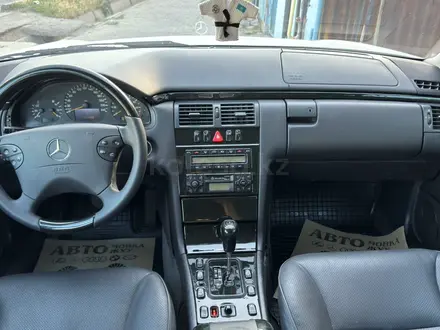 Mercedes-Benz E 320 2000 года за 6 000 000 тг. в Шымкент – фото 10