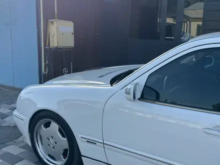 Mercedes-Benz E 320 2000 года за 6 000 000 тг. в Шымкент – фото 13