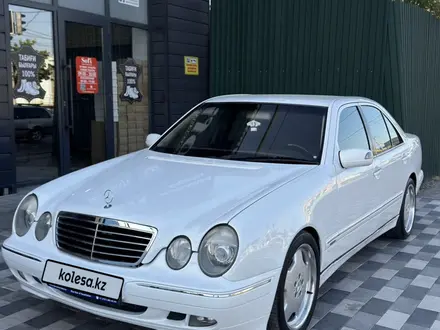 Mercedes-Benz E 320 2000 года за 6 000 000 тг. в Шымкент – фото 4