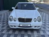 Mercedes-Benz E 320 2000 года за 6 000 000 тг. в Шымкент – фото 2
