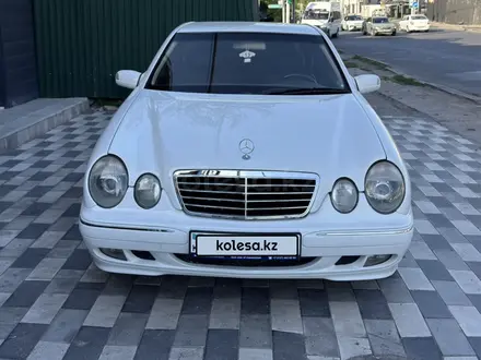 Mercedes-Benz E 320 2000 года за 6 000 000 тг. в Шымкент – фото 2