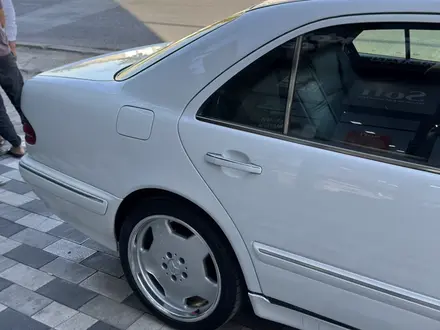 Mercedes-Benz E 320 2000 года за 6 000 000 тг. в Шымкент – фото 8
