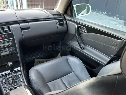 Mercedes-Benz E 320 2000 года за 6 000 000 тг. в Шымкент – фото 9