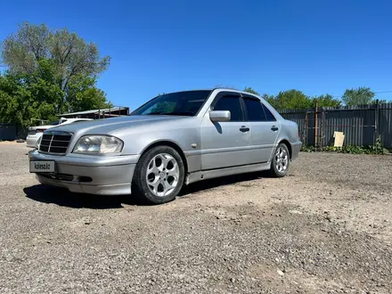 Mercedes-Benz C 220 1996 года за 1 800 000 тг. в Караганда – фото 3