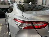 Toyota Camry 2019 года за 13 800 000 тг. в Алматы – фото 5