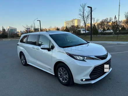 Toyota Sienna 2021 года за 24 500 000 тг. в Актау