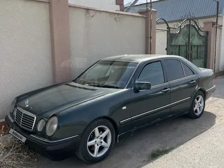 Mercedes-Benz E 280 1996 года за 1 400 000 тг. в Тараз – фото 2