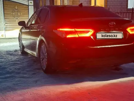 Toyota Camry 2019 года за 14 650 000 тг. в Семей – фото 9
