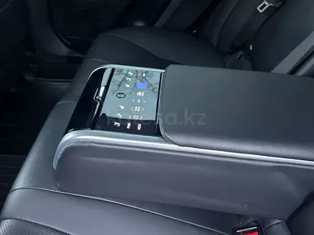 Toyota Camry 2019 года за 14 650 000 тг. в Семей – фото 13