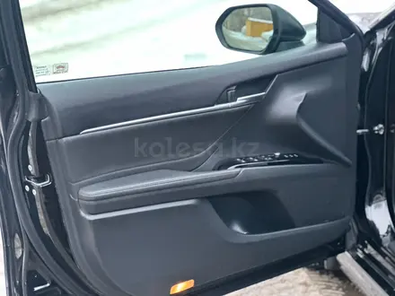 Toyota Camry 2019 года за 14 650 000 тг. в Семей – фото 15