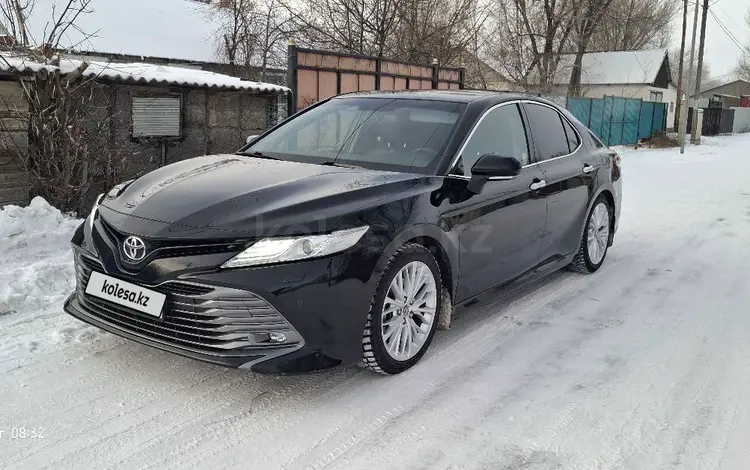 Toyota Camry 2019 года за 14 650 000 тг. в Семей