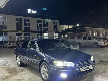 Toyota Camry 2000 года за 3 000 000 тг. в Жанаозен – фото 2
