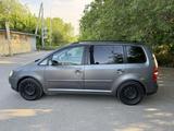 Volkswagen Touran 2005 года за 3 300 000 тг. в Алматы – фото 3
