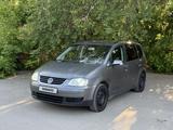Volkswagen Touran 2005 года за 3 300 000 тг. в Алматы – фото 2