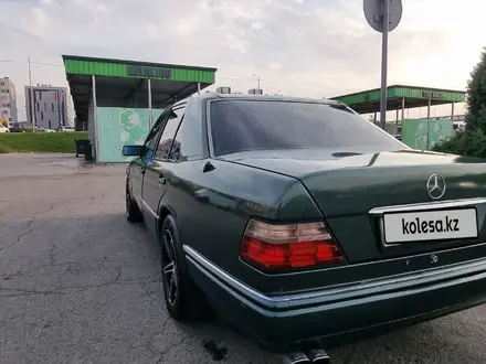 Mercedes-Benz E 220 1994 года за 2 500 000 тг. в Сарыагаш – фото 2