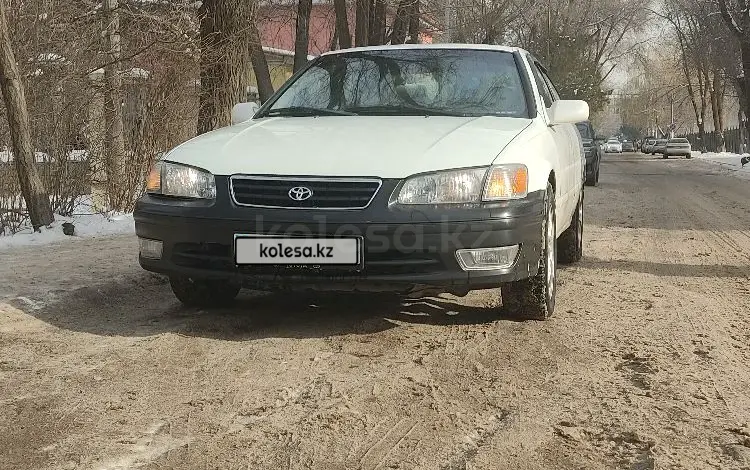 Toyota Camry 2001 годаfor3 400 000 тг. в Алматы