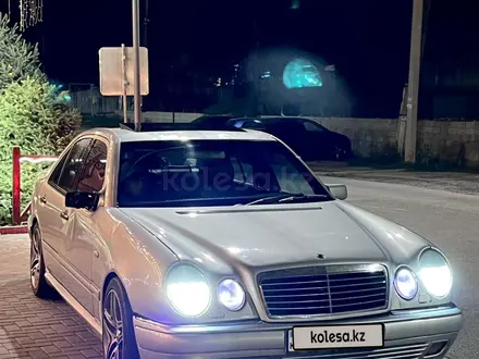 Mercedes-Benz E 320 1998 года за 4 500 000 тг. в Алматы – фото 2