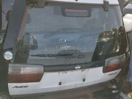 Крышку багажника Nissan Avеnir за 50 000 тг. в Алматы – фото 2