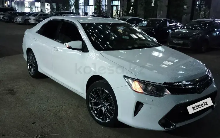 Toyota Camry 2015 года за 10 900 000 тг. в Астана