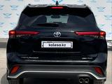 Toyota Highlander 2022 годаүшін23 500 000 тг. в Актобе – фото 4