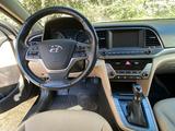 Hyundai Elantra 2017 годаүшін7 500 000 тг. в Актау – фото 2