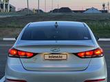 Hyundai Elantra 2017 года за 5 400 000 тг. в Уральск – фото 4