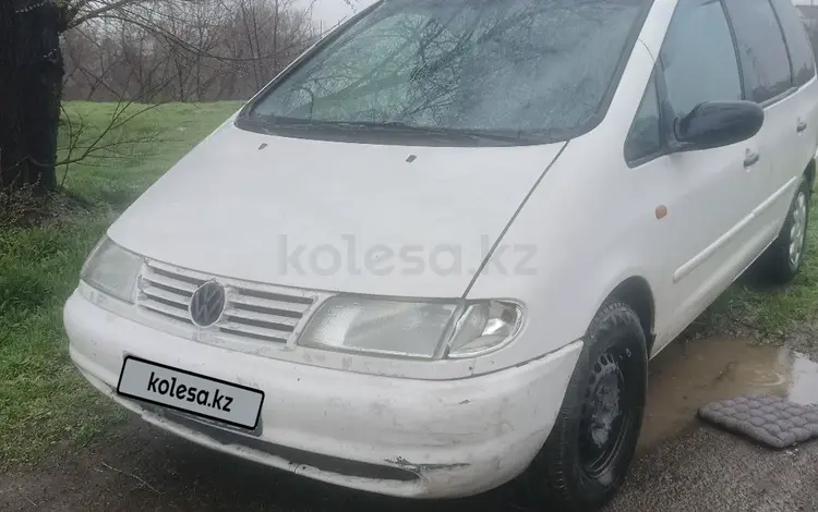 Volkswagen Sharan 1998 года за 1 200 000 тг. в Алматы