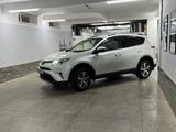 Toyota RAV4 2016 года за 12 000 000 тг. в Актобе – фото 2