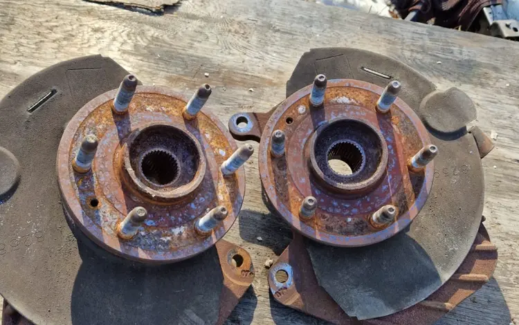 Цапфа передняя со ступицей на Cadillac Escalade 2009г за 70 000 тг. в Алматы