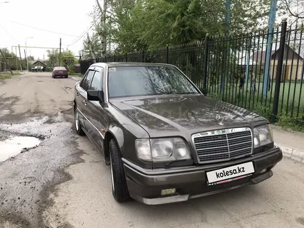 Mercedes-Benz E 320 1993 года за 3 000 000 тг. в Алматы – фото 3