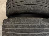 Комплект шин Bridgestone перед 275/40/21 зад 315/35/21 за 100 000 тг. в Алматы – фото 2