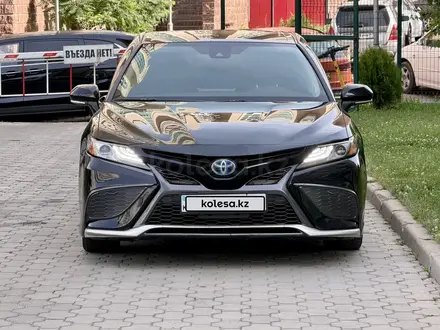 Toyota Camry 2021 года за 12 875 000 тг. в Алматы