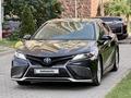 Toyota Camry 2021 года за 12 875 000 тг. в Алматы – фото 3