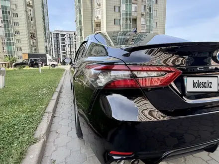 Toyota Camry 2021 года за 12 875 000 тг. в Алматы – фото 11