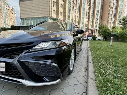 Toyota Camry 2021 года за 12 875 000 тг. в Алматы – фото 13