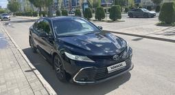 Toyota Camry 2022 года за 17 200 000 тг. в Астана – фото 3