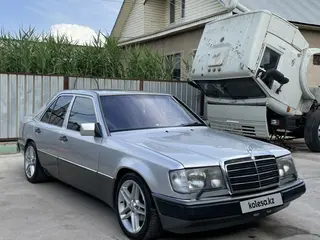 Mercedes-Benz E 230